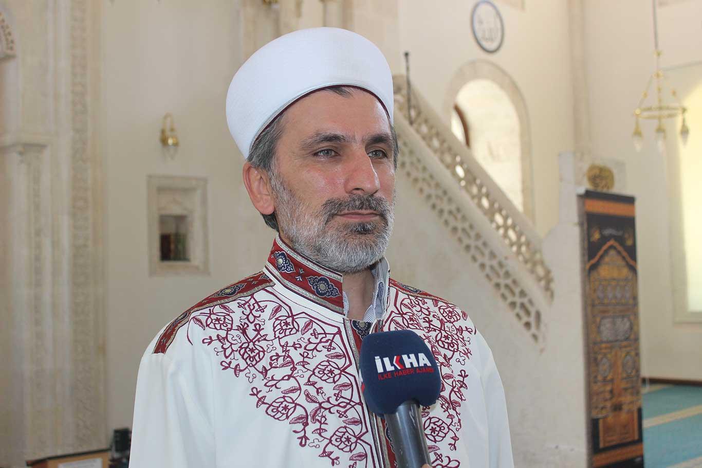 Adıyaman Ulu Cami İmamı: Ramazan bize kulluğu bu virüs salgını ise acziyetimizi öğretti Adıyaman Ulu Cami İmamı: Ramazan bize kulluğu bu virüs salgını ise acziyetimizi öğretti